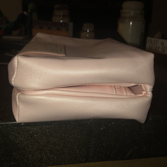 Bvlgari Soft Pink Leather Toiletry Travel Bag - Picture 4 of 9
